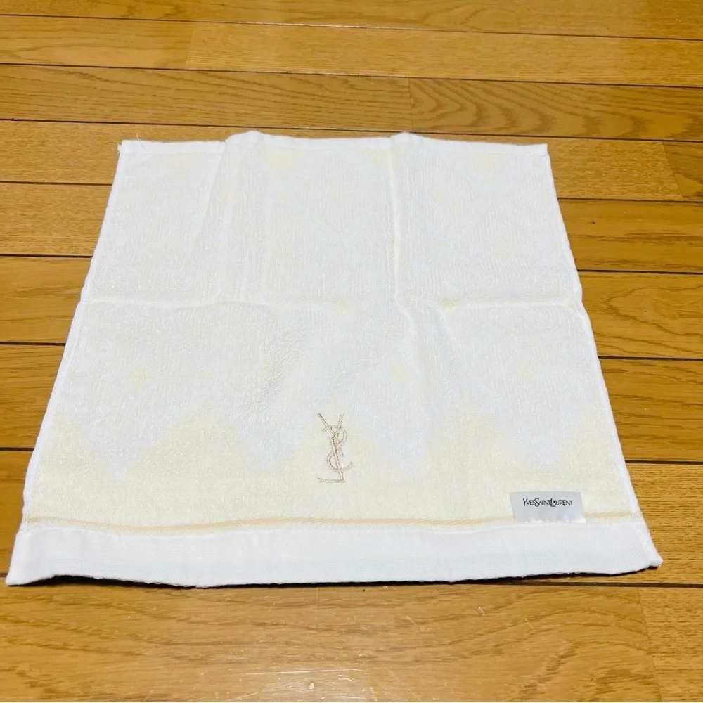 Yves Saint Laurent YSL Logo Beige & White Face/Hand Towel 35 cm x 35 cm - Picture 7 of 8